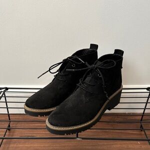 Elegant Black Suede Chukka Boots for Women
